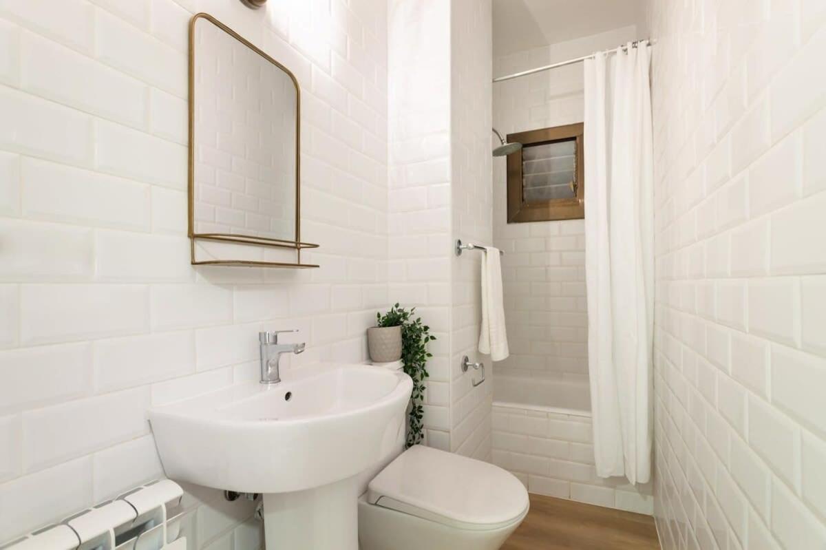 Exclusive Huge 4 Double Bedroom City Center Барселона Экстерьер фото