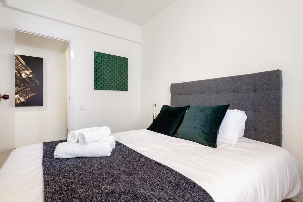 Exclusive Huge 4 Double Bedroom City Center Барселона Экстерьер фото